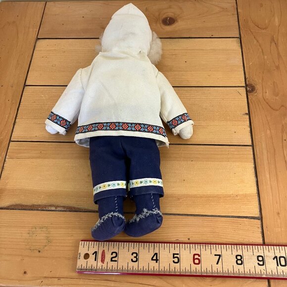 Inuit Hand Crafted Cloth Doll with Traditional Canvas Outfit & Mukluks Vintage - Picture 5 of 7